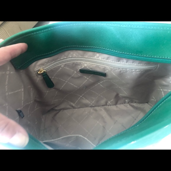 ****SOLD**** Michael Kors Jet Set Travel - Picture 5 of 5